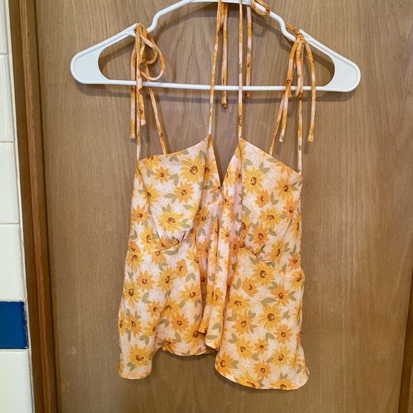 🌻 NWT Showpo Ain’t No Sweetie Top sunflowe… - Picture 4 of 9